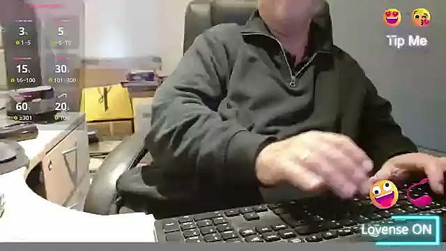 Snapshot of bigbadjon69 chatting on 10/20/25, 02:28 bigbadjon69 online show from 10/20/25, 02:28