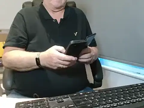 Snapshot of bigbadjon69 chatting on 11/27/25, 03:25 bigbadjon69 online show from 11/27/25, 03:25