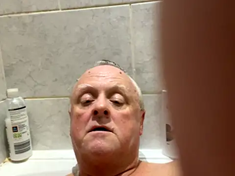 Snapshot of bigbadjon69 chatting on 11/29/25, 03:48 bigbadjon69 online show from 11/29/25, 03:48