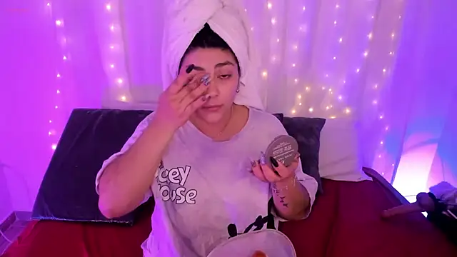 lucy26  online show from 10/18/25, 02:25