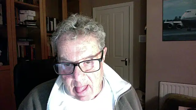 Snapshot of Oldpistolpete chatting on 01/04/25, 08:27 Oldpistolpete online show from 01/04/25, 08:27