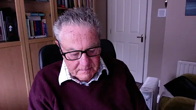 Snapshot of Oldpistolpete chatting on 02/04/25, 10:10 Oldpistolpete online show from 02/04/25, 10:10