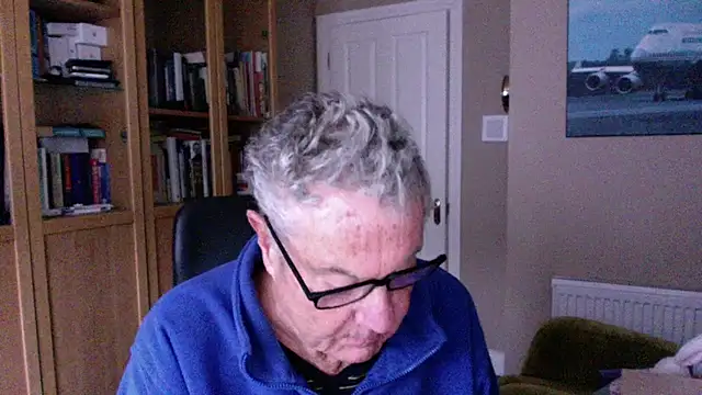 Snapshot of Oldpistolpete chatting on 02/10/25, 09:36 Oldpistolpete online show from 02/10/25, 09:36