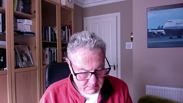 Snapshot of Oldpistolpete chatting on 03/22/25, 04:04 Oldpistolpete online show from 03/22/25, 04:04