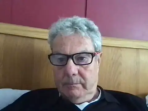 Snapshot of Oldpistolpete chatting on 10/10/25, 11:31 Oldpistolpete online show from 10/10/25, 11:31