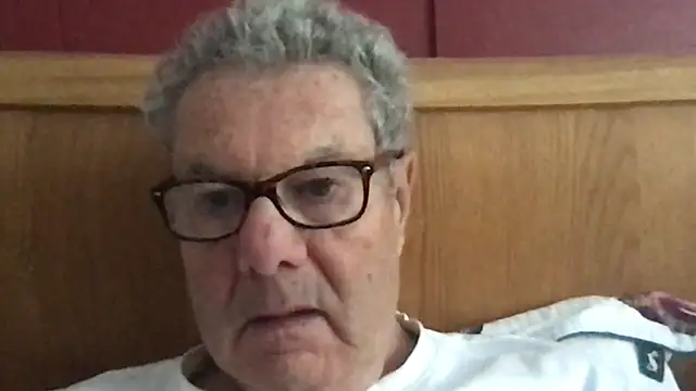 Snapshot of Oldpistolpete chatting on 10/15/25, 09:53 Oldpistolpete online show from 10/15/25, 09:53