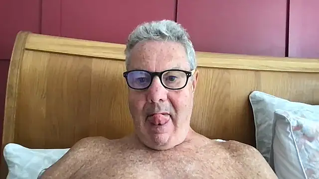 Snapshot of Oldpistolpete chatting on 06/14/26, 03:25 Oldpistolpete online show from 06/14/26, 03:25