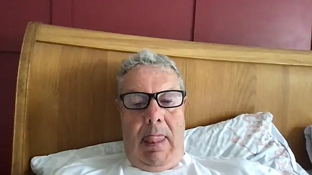 Snapshot of Oldpistolpete chatting on 06/15/26, 09:00 Oldpistolpete online show from 06/15/26, 09:00