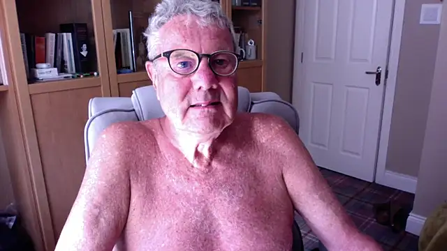 Snapshot of Oldpistolpete chatting on 06/25/26, 05:06 Oldpistolpete online show from 06/25/26, 05:06