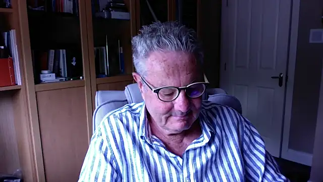 Snapshot of Oldpistolpete chatting on 06/26/26, 10:52 Oldpistolpete online show from 06/26/26, 10:52