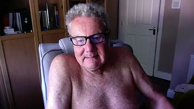 Snapshot of Oldpistolpete chatting on 07/06/26, 08:55 Oldpistolpete online show from 07/06/26, 08:55