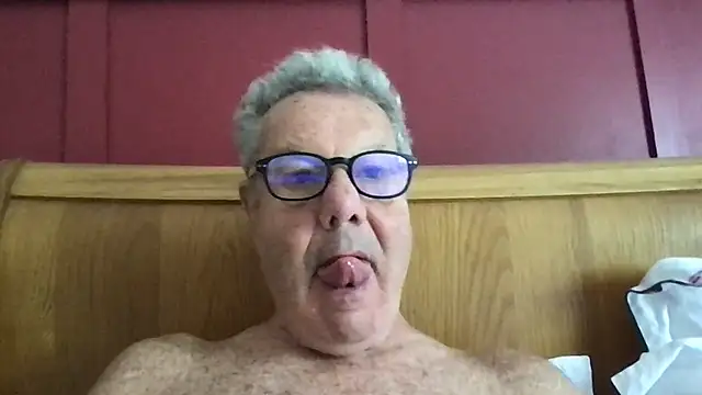 Snapshot of Oldpistolpete chatting on 07/07/26, 08:51 Oldpistolpete online show from 07/07/26, 08:51