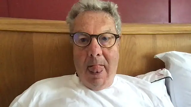 Snapshot of Oldpistolpete chatting on 07/14/26, 08:52 Oldpistolpete online show from 07/14/26, 08:52