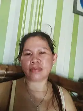 Snapshot of simplewild_mom chatting on 06/19/26, 05:34 simplewild mom online show from 06/19/26, 05:34