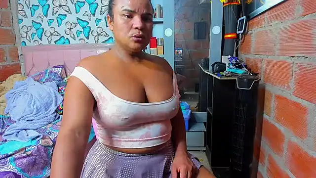 Snapshot of luciana_osorno chatting on 04/06/26, 02:20 luciana osorno online show from 04/06/26, 02:20