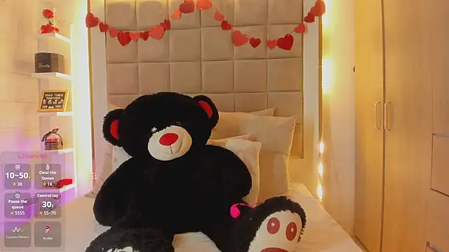 Snapshot of Victoria_adaams chatting on 02/18/26, 01:51 Victoria adaams online show from 02/18/26, 01:51