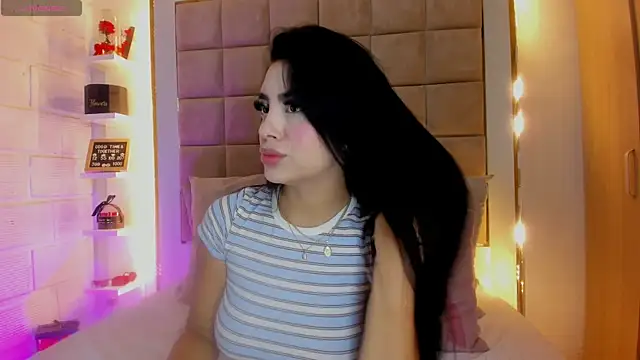 Snapshot of Victoria_adaams chatting on 04/20/26, 12:19 Victoria adaams online show from 04/20/26, 12:19