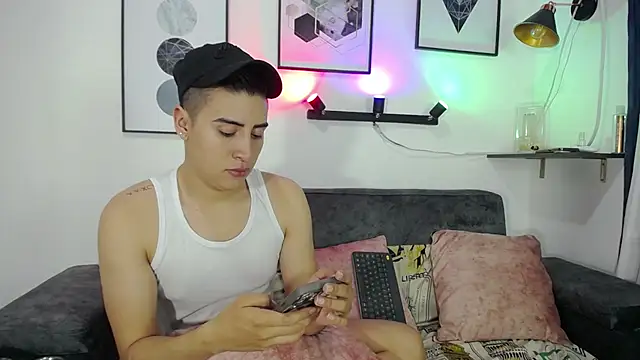 Tomas and liam online show from 12/11/24, 04:28