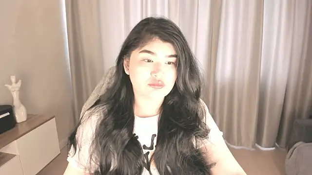 Snapshot of mia_lui chatting on 07/22/26, 04:26 mia lui online show from 07/22/26, 04:26