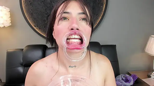 miss sharlotte18 online show from 01/25/25, 06:23