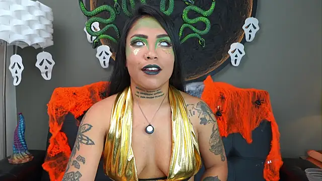 miss vaiolette online show from 10/31/25, 11:11