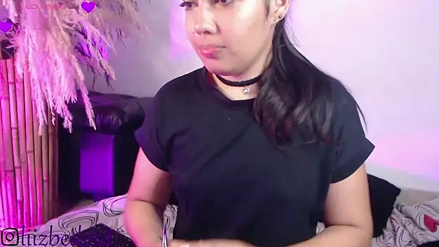 Snapshot of liz_bedoutxx chatting on 09/30/25, 12:04 liz bedoutxx online show from 09/30/25, 12:04