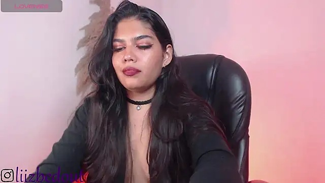 Snapshot of liz_bedoutxx chatting on 10/18/25, 02:36 liz bedoutxx online show from 10/18/25, 02:36