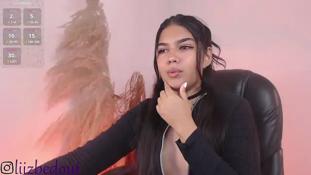 Snapshot of liz_bedoutxx chatting on 10/19/25, 04:07 liz bedoutxx online show from 10/19/25, 04:07