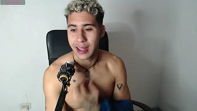 Snapshot of Daiki_Jack chatting on 12/20/24, 02:08 Daiki Jack online show from 12/20/24, 02:08