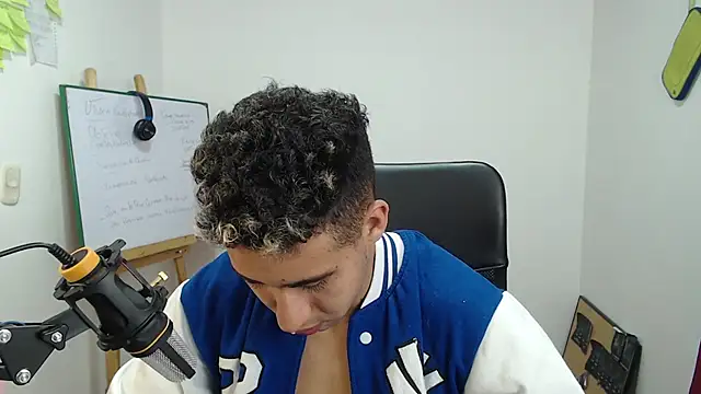 Snapshot of Daiki_Jack chatting on 01/18/25, 11:44 Daiki Jack online show from 01/18/25, 11:44