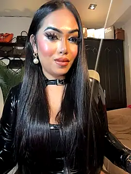 Snapshot of BigDominaMia chatting on 11/08/25, 09:09 BigDominaMia online show from 11/08/25, 09:09