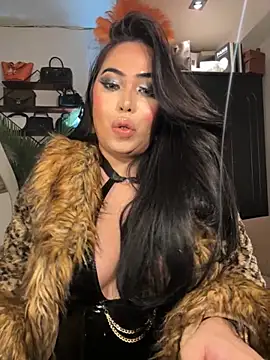 Snapshot of BigDominaMia chatting on 11/10/25, 03:11 BigDominaMia online show from 11/10/25, 03:11