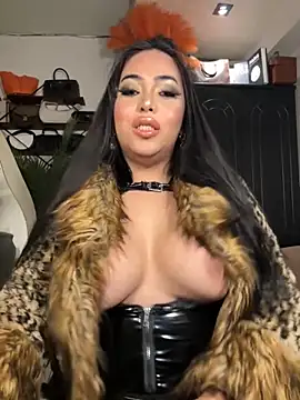 Snapshot of BigDominaMia chatting on 11/16/25, 06:13 BigDominaMia online show from 11/16/25, 06:13