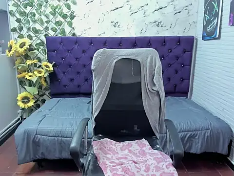 Snapshot of AnnyMilet_ chatting on 03/26/26, 03:56 AnnyMilet online show from 03/26/26, 03:56