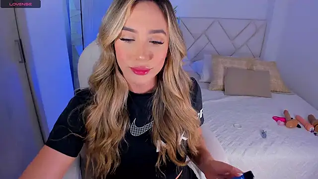 Snapshot of NiaBennet_ chatting on 01/08/25, 10:06 NiaBennet online show from 01/08/25, 10:06