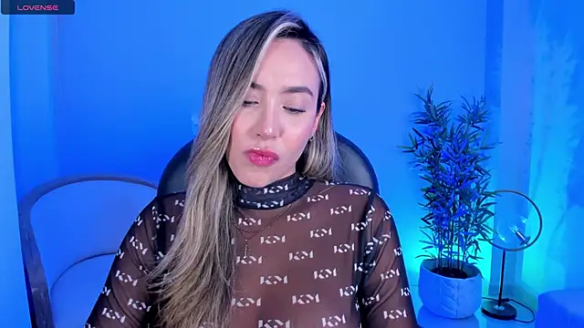 Snapshot of NiaBennet_ chatting on 10/14/25, 11:27 NiaBennet online show from 10/14/25, 11:27