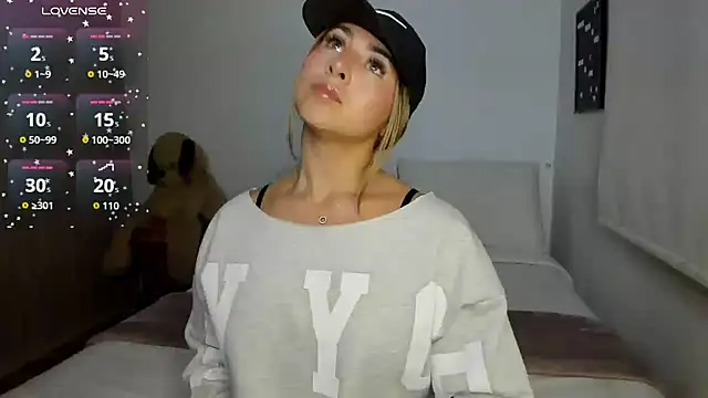 sophi mooreno online show from 10/28/25, 11:29