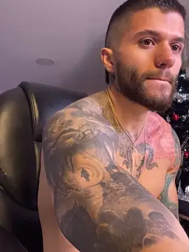 Snapshot of Frank_Farrell chatting on 12/21/24, 05:36 Frank Farrell online show from 12/21/24, 05:36