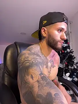 Snapshot of Frank_Farrell chatting on 12/24/24, 05:38 Frank Farrell online show from 12/24/24, 05:38