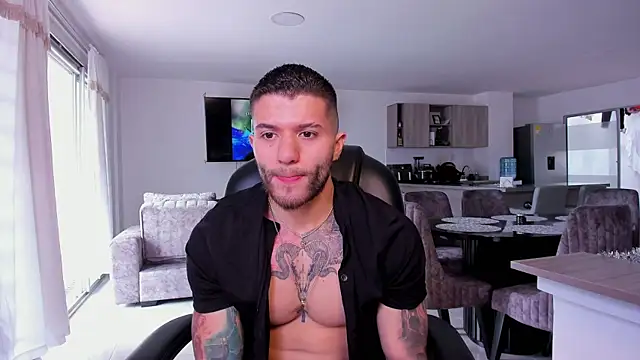 Snapshot of Frank_Farrell chatting on 01/23/25, 08:35 Frank Farrell online show from 01/23/25, 08:35