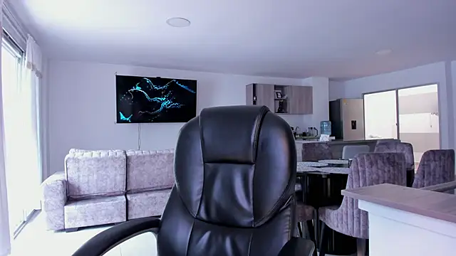 Snapshot of Frank_Farrell chatting on 02/01/25, 08:26 Frank Farrell online show from 02/01/25, 08:26