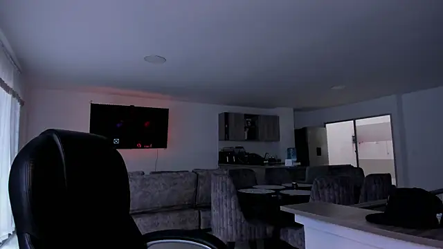 Snapshot of Frank_Farrell chatting on 02/15/25, 04:12 Frank Farrell online show from 02/15/25, 04:12