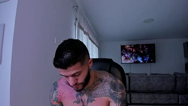 Snapshot of Frank_Farrell chatting on 02/18/25, 06:04 Frank Farrell online show from 02/18/25, 06:04