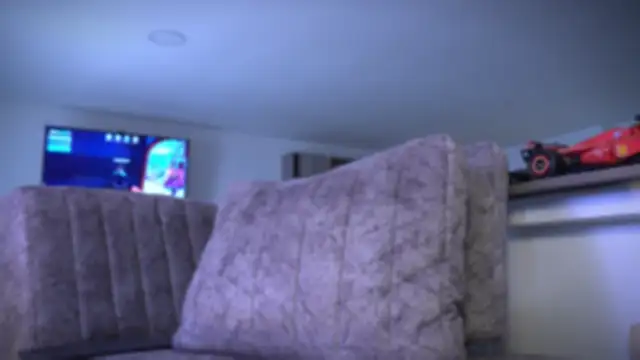 Snapshot of Frank_Farrell chatting on 10/09/25, 07:56 Frank Farrell online show from 10/09/25, 07:56