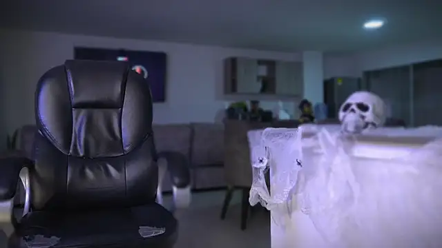 Snapshot of Frank_Farrell chatting on 10/22/25, 03:51 Frank Farrell online show from 10/22/25, 03:51