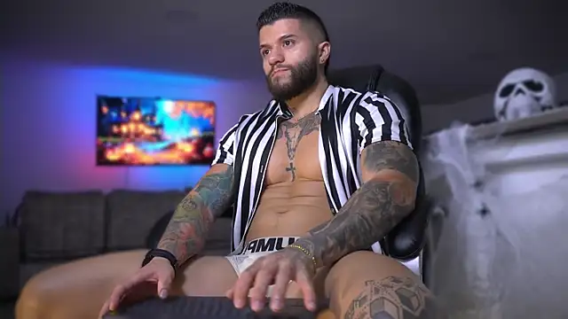 Snapshot of Frank_Farrell chatting on 10/26/25, 03:23 Frank Farrell online show from 10/26/25, 03:23