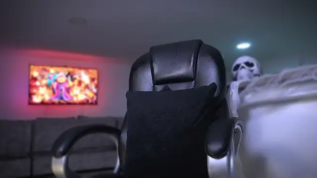 Snapshot of Frank_Farrell chatting on 10/30/25, 11:16 Frank Farrell online show from 10/30/25, 11:16