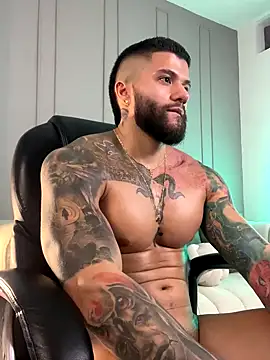 Snapshot of Frank_Farrell chatting on 11/08/25, 06:35 Frank Farrell online show from 11/08/25, 06:35