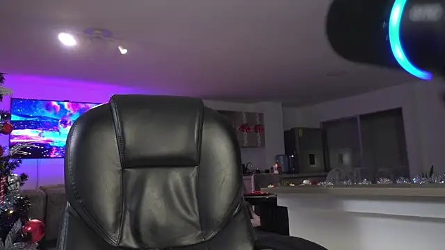 Snapshot of Frank_Farrell chatting on 12/18/25, 03:56 Frank Farrell online show from 12/18/25, 03:56