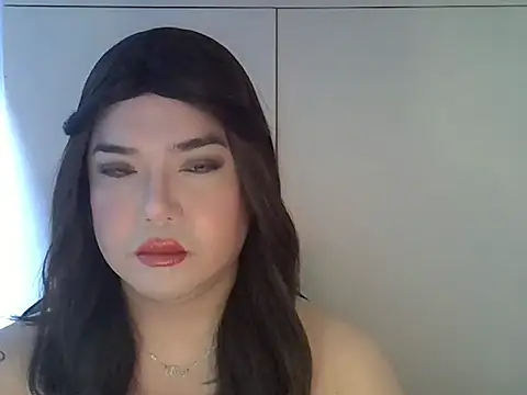 Snapshot of StrawberryWine07 chatting on 04/18/26, 12:25 StrawberryWine07 online show from 04/18/26, 12:25